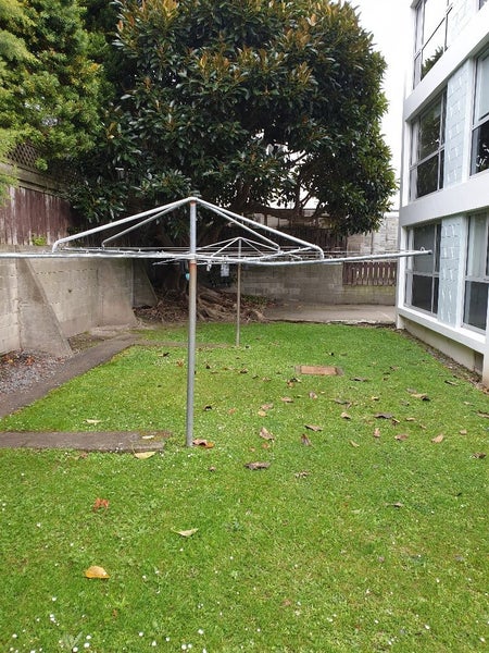 4/4 Queen Street, Mount Victoria, Wellington - Carousel 2