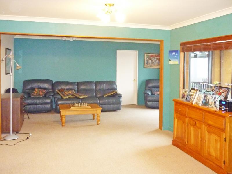 12 Eastview Grove, Normandale, Lower Hutt - Carousel 2