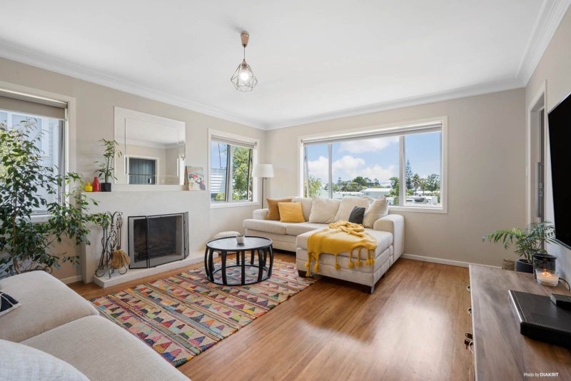 47 Third View Avenue, Beachlands, Auckland - Carousel 1