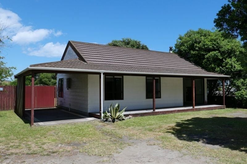 16 Victor Grove, Waikanae Beach, Waikanae - Carousel 1