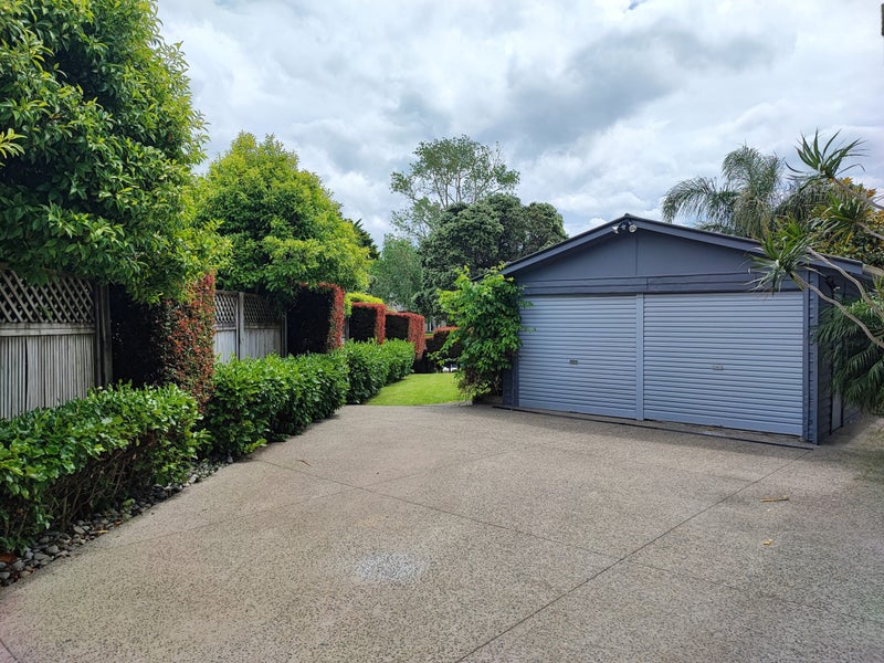 33 Swan Crescent, Pakuranga, Auckland - Carousel 2
