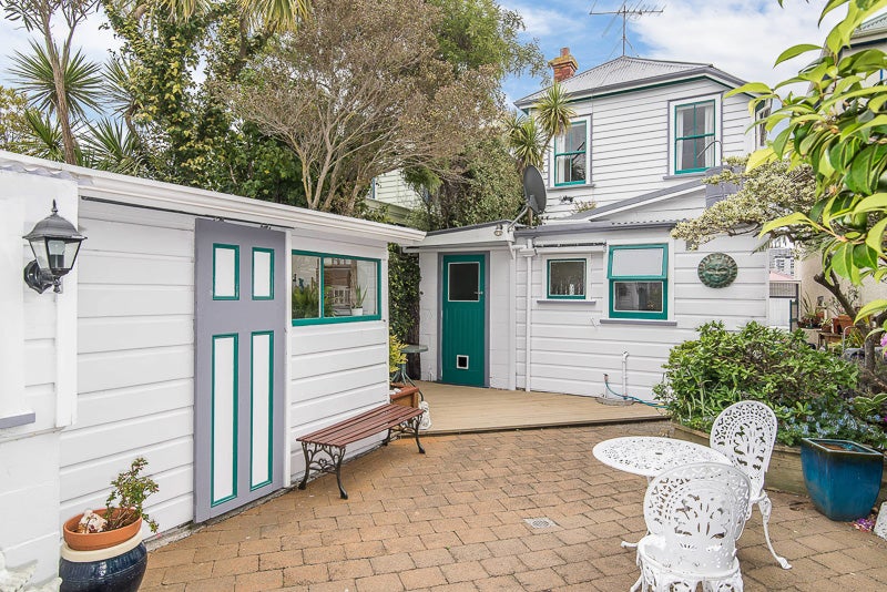 16 Edge Hill, Mount Victoria, Wellington - Carousel 2