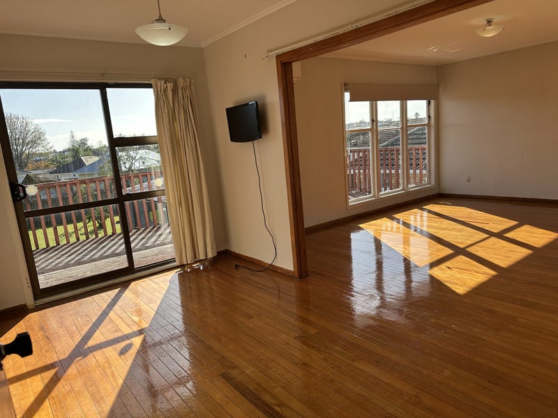 13 Moor Avenue, Te Atatu Peninsula, Auckland - Carousel 2