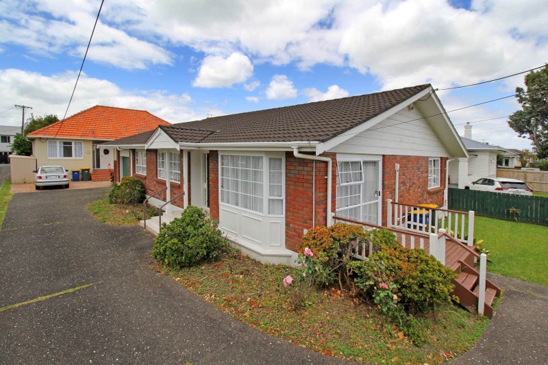 1/52 Eversleigh Road, Belmont, Auckland - Carousel 2