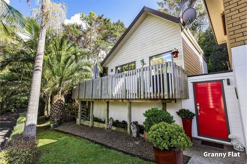 21 Cochrane Avenue, Arkles Bay, Whangaparaoa - Carousel 1