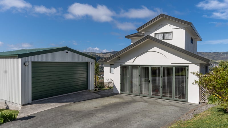 7 Chastudon Place, Tawa, Wellington - Carousel 1