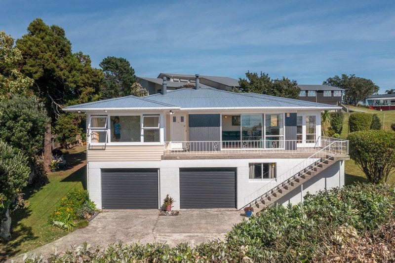 13 Windsor Place, Windsor Park, Auckland - Carousel 1