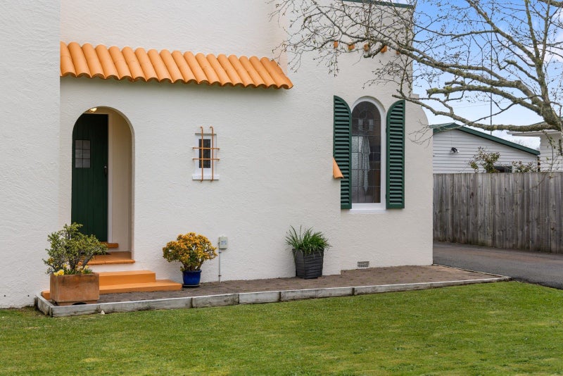 15 Bell Street, Hamilton East, Hamilton - Carousel 2