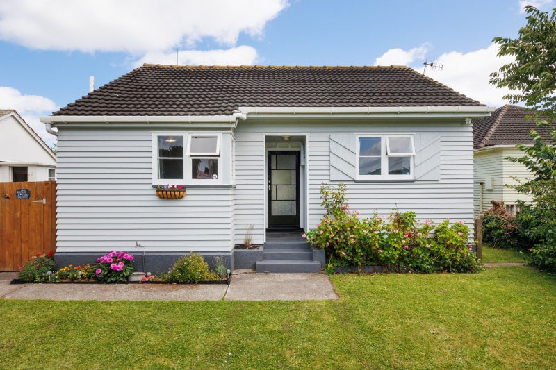 23 Park Road, West End, Palmerston North - Carousel 1