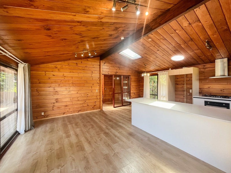 16 Woodlands Crescent, Browns Bay, Auckland - Carousel 1