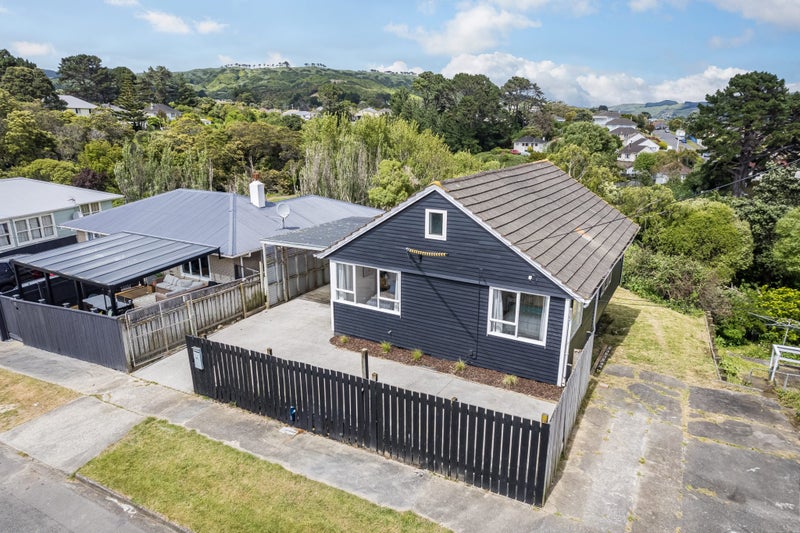 20 Cornwall Crescent, Cannons Creek, Porirua - Carousel 1