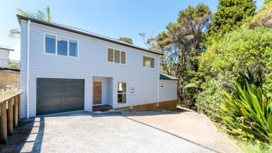 36A Valley View Road, Glenfield, Auckland - Carousel 1