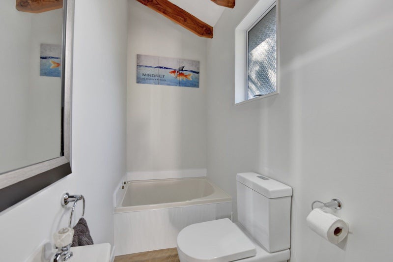 12 Arthur Crescent, Waikawa, Picton - Carousel 23