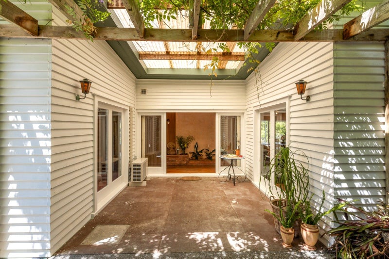 25 Makora Avenue, Oneroa, Waiheke Island - Carousel 1