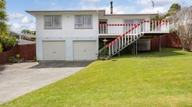 15 Longreach Drive, Sunnyvale, Auckland - Carousel 1