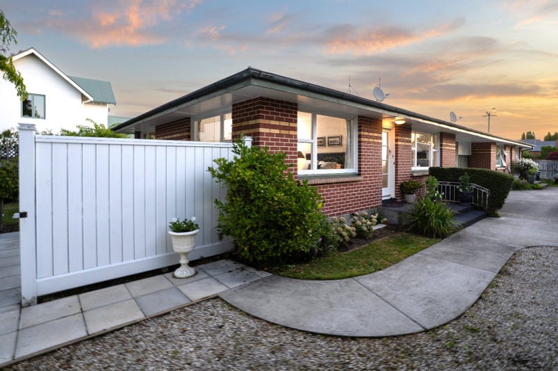 2/10 Bretts Road, St Albans, Christchurch - Carousel 1