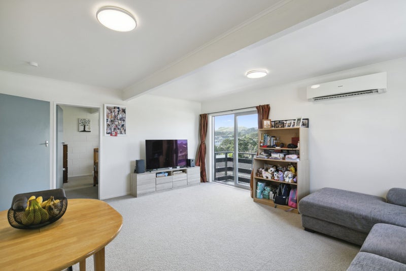 1/10 Stewart Drive, Newlands, Wellington - Carousel 2