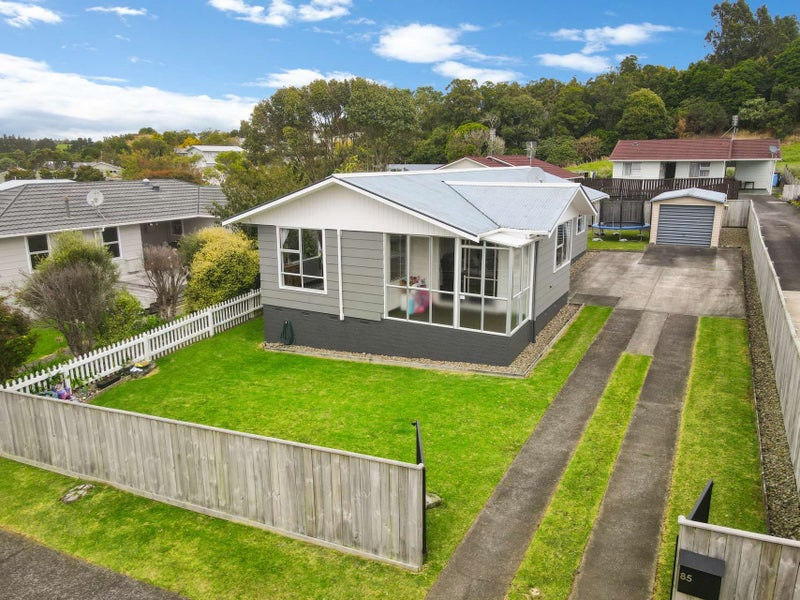 85 Riversdale Drive, Merrilands, New Plymouth - Carousel 2