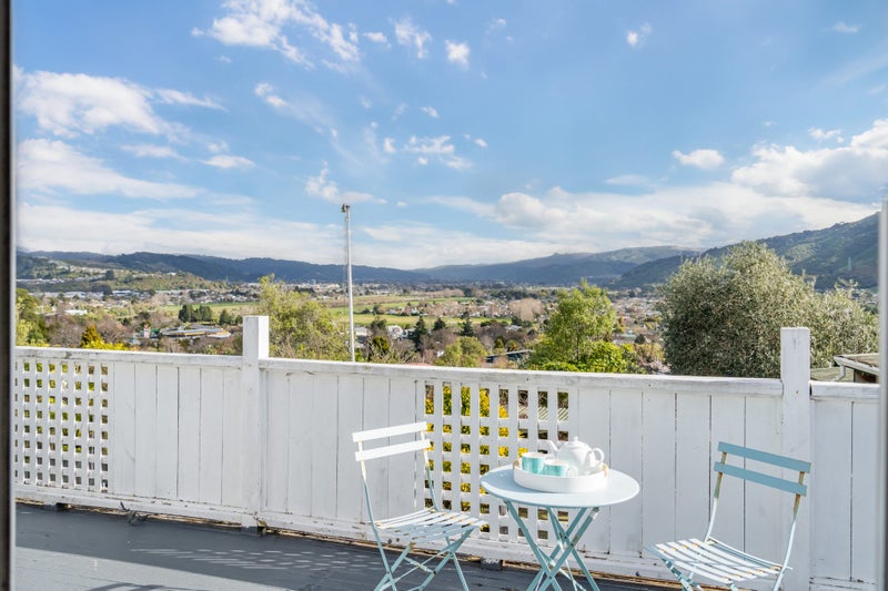 31 Aniseed Grove, Timberlea, Upper Hutt - Carousel 1