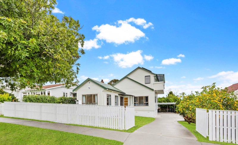 20 Rhodes Avenue, Mount Albert, Auckland - Carousel 1