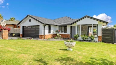 9 Sunvista Avenue, Oteha, Auckland - Carousel 1