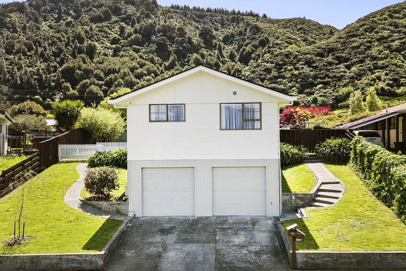 152 California Drive, Totara Park, Upper Hutt - Carousel 1