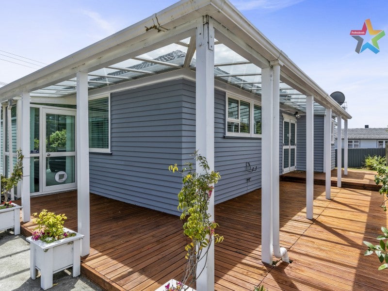 353 Stokes Valley Road, Stokes Valley, Lower Hutt - Carousel 1