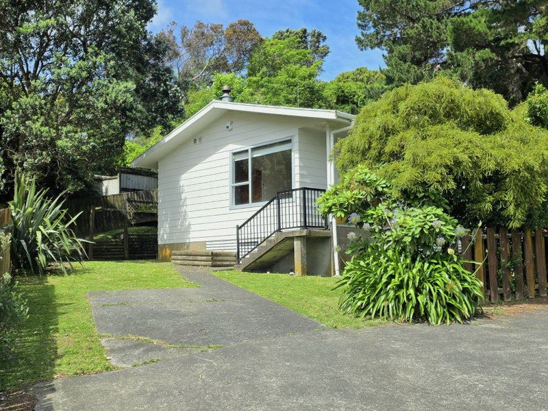 1/3 Spruce Grove, Ranui Heights, Porirua - Carousel 1