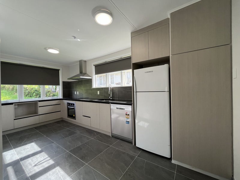 12 Leybourne Circle, Glen Innes, Auckland - Carousel 1