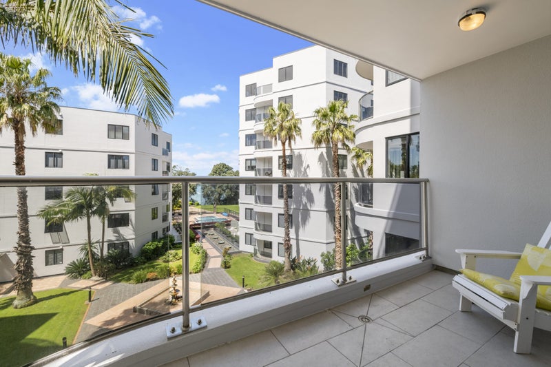 2A/171 Hurstmere Road, Takapuna, Auckland - Carousel 1
