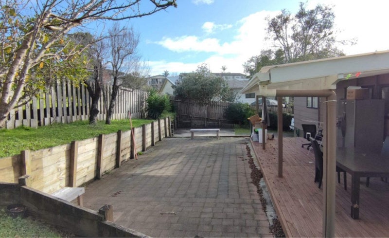 2 Louise Place, West Harbour, Auckland - Carousel 1