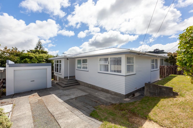 46 Mark Avenue, Paparangi, Wellington - Carousel 2