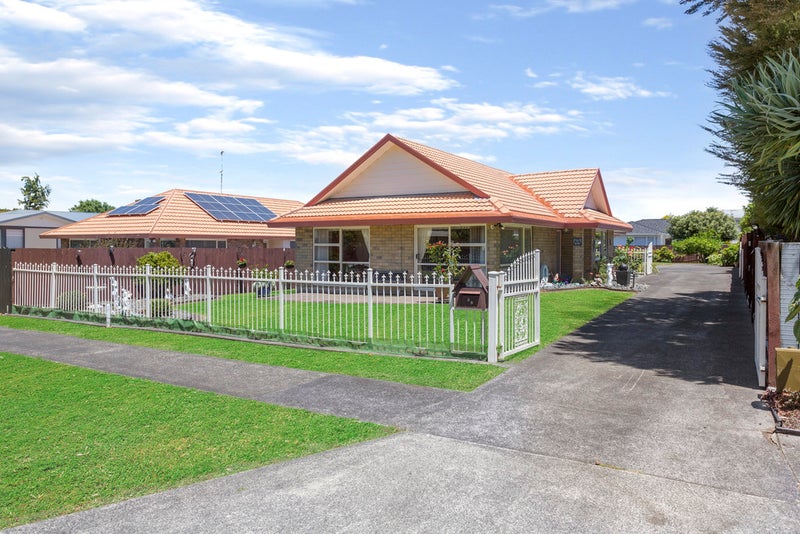 50 Waimai Avenue, Weymouth, Auckland - Carousel 1