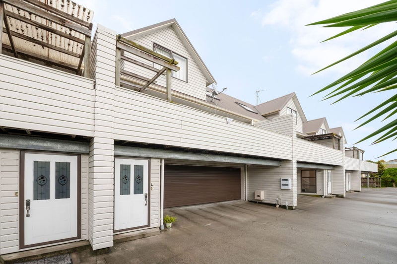 12D Dowding Street, Melville, Hamilton - Carousel 2