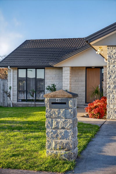 45 Sterling Park, Lytton West, Gisborne - Carousel 40