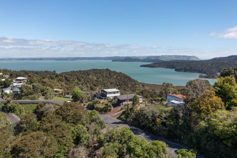 107 Victory Road, Laingholm, Auckland - Carousel 2