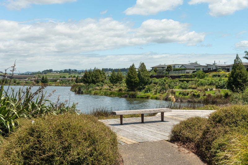 21 Lakeview Quay, Pyes Pa, Tauranga - Carousel 2