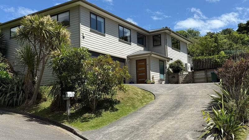8 Abbey Way, Whitby, Porirua - Carousel 1