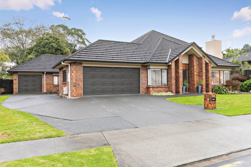 34 Gibbston Crescent, Flat Bush, Auckland - Carousel 1