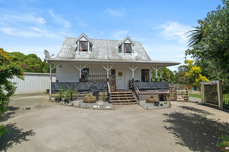 32B Sikkim Crescent, Clover Park, Auckland - Carousel 1