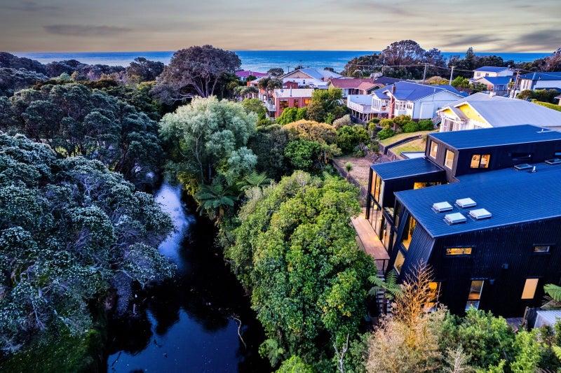 12A Baring Terrace, Strandon, New Plymouth - Carousel 2