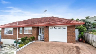 2/21 Stewart Gibson Place, Manurewa, Auckland - Carousel 1