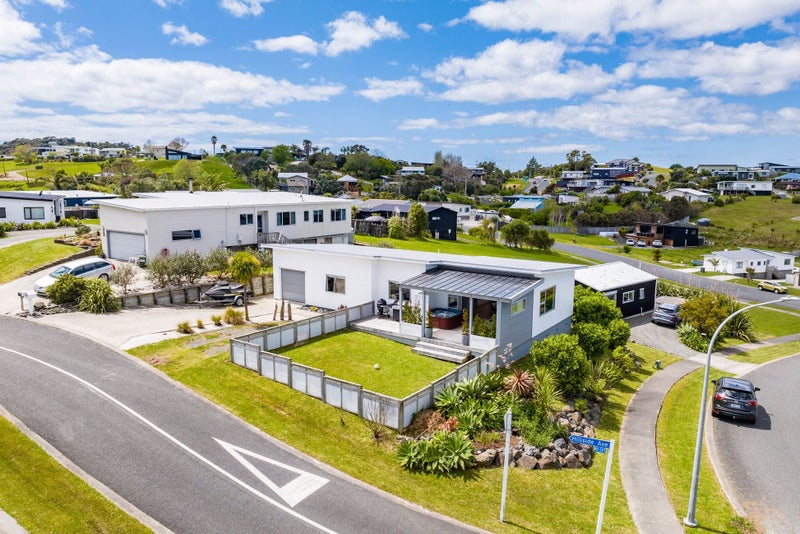14 Parklands Avenue, Mangawhai Heads, Mangawhai - Carousel 1