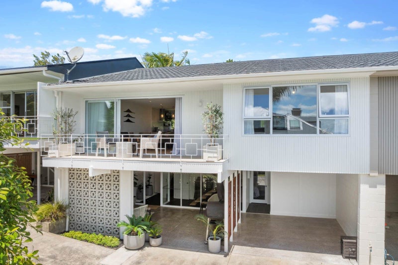 2/9 Clifton Road, Herne Bay, Auckland - Carousel 1