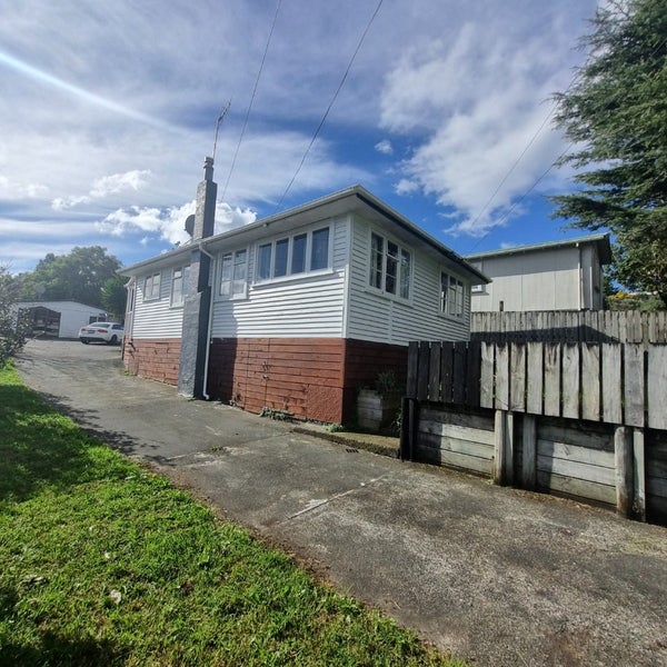 10 Lewis Street, Kamo, Whangarei - Carousel 1