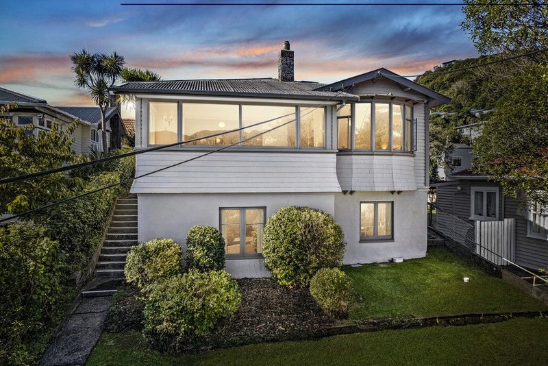 17 Burrows Avenue, Karori, Wellington - Carousel 1
