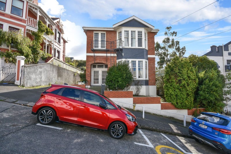 4 View Street, Dunedin Central, Dunedin - Carousel 2