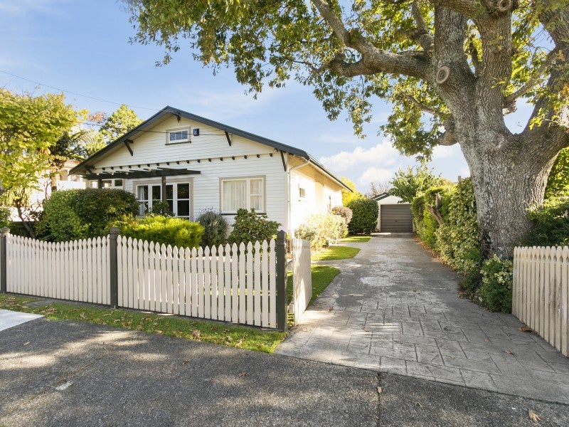 485 Riverside Drive, Fairfield, Lower Hutt - Carousel 1