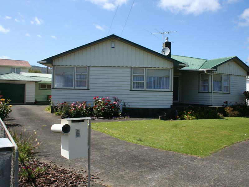 6 Stamford Grove, Avalon, Lower Hutt - Carousel 13