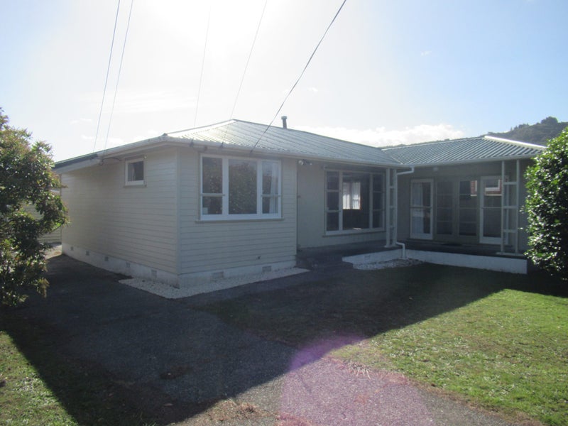 13 Charles Street, Clouston Park, Upper Hutt - Carousel 1